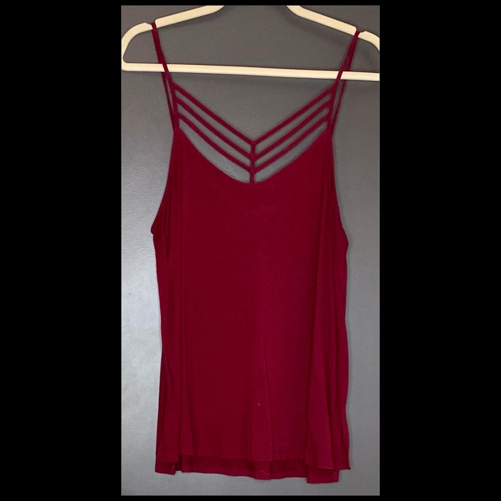 ⭐️ Express maroon strappy tank sz L